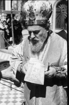 Bukarest: Cimitiru Belu: Erzbischof, groß, mit Heiligtum