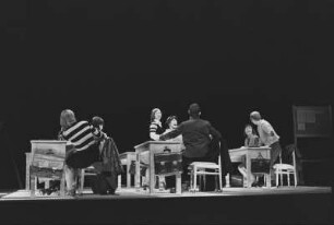 Szenenbilder aus "Warten wir den Montag ab", Bühnenfassung von Horst Hawemann der Filmerzählung von Georgi Polonski. Theater der Freundschaft Berlin, 20.03.1975