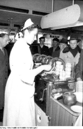 Dresden, Neustadt, Königsbrücker Straße. HO-Gaststätte "Oase", August - September 1956