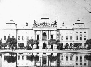 Dresden, Japanisches Palais; seit 1951 Landesmuseum für Vorgeschichte, seit 1954 auch Museum für Völkerkunde; Bodt, Jean de; Pöppelmann, Matthäus Daniel; Longuelune, Zacharias