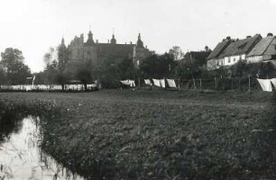Güstrow. Blick auf das Schloß und die Gleviner Mauer von Osten