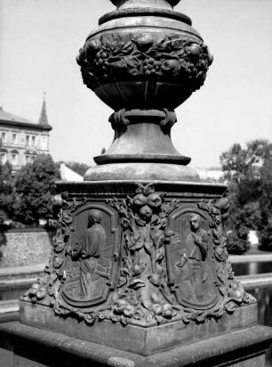 Brücke der Tschechischen Legionen — Kandelaber