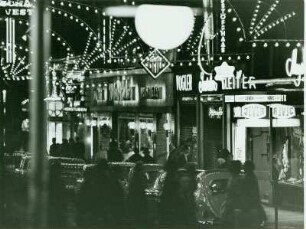 Hamburg-St. Pauli. Reeperbahn bei Nacht. Straßenszene