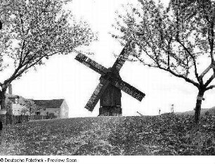Mühlengehöft (Teilansicht) und Bockwindmühle : Lorenzkirch-Zschepa. Mühlengehöft (Teilansicht) und Bockwindmühle