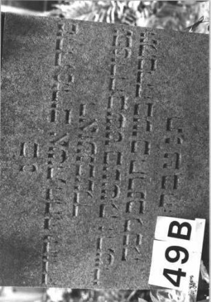 Grabstein 49 (Index: 100114346) Material: Kalkstein Zustand: leicht verwittert Maße HxBxT: 200x61x43 cm Beschreibung: Obelisk, getreppter Sockel: Grabstein 49B