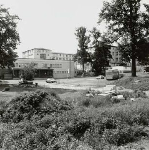 Blick zum Nebengebäude und zur Untersuchungshaftanstalt