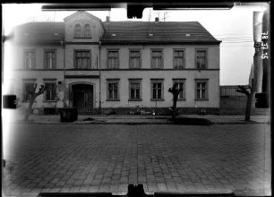 Neuruppin, Wilhelm-Pieck-Straße (Präsidentenstraße) 44. Wohnhaus. Straßenfront