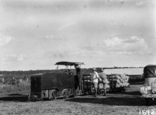 Kaffeetransport : Eine Lok transportiert Kaffeesäcke
