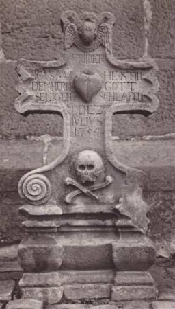bei Landau, Kirche. Grabkreuz Fridercus Mühe +1754