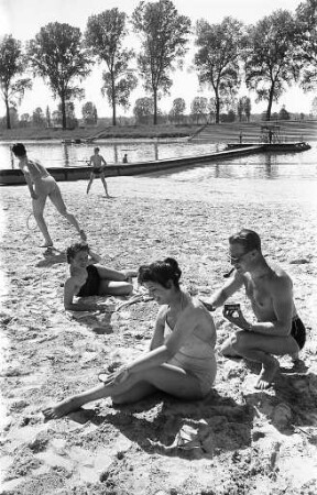 Eröffnung der Freibadsaison im Rheinstrandbad Rappenwört.