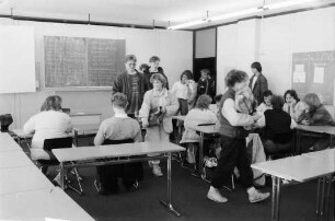 Kirchzarten: Schulzentrum; Schüler kommen in die Klasse