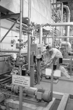 Reinigung und Aufbereitung radioaktiven Wassers beim Kernforschungszentrum Leopoldshafen