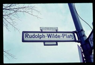 Rudolph-Wilde-Platz/ Straßenschild
