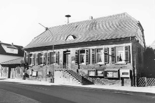 Ehemaliges Schul- und Rathaus (Wohnhaus); Hasselroth, Alte Dorfstraße 51