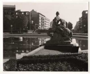 BBC (Brown, Boveri & Cie), Mannheim Bürohaus Augustaanlage: Brunnen