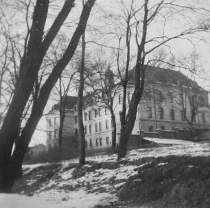 Dresden-Pieschen, Maxim-Gorki-Straße 39. Maxim-Gorki-Heim. Ansicht aus dem Garten