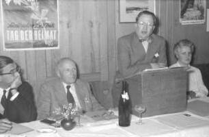 St. Märgen: Hirschen; Pressefahrt: Ministerialrat Prof. Asal, Dipl. Bibliothekar Schmidt am Pult