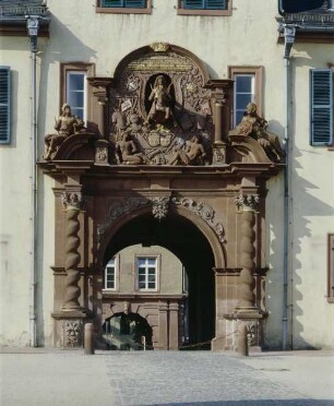 Schloss Friedrichsburg / Schloss Homburg — Mittelflügel — Portal