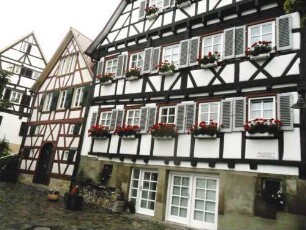 Stadtbild-Rathausgasse-Gebäudebestand in Übersicht-Giebelständige Fachwerkhäuser in Riegelbauweise (im Kern nach 1635)
