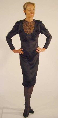 Schwarzes Cocktailkleid mit Chantilly-Spitze