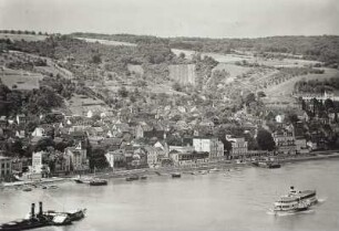 Remagen, Stadtansicht : Remagen. Stadtansicht mit Pfarrkirche St. Peter und Paul. Blick über den Rhein von Nordosten