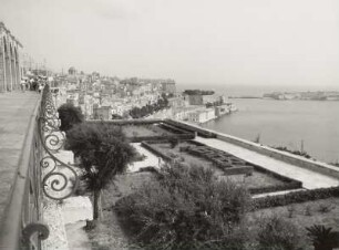 Ostseite der Stadt und Grand Harbour. Blick von einer Terrasse in Floriana