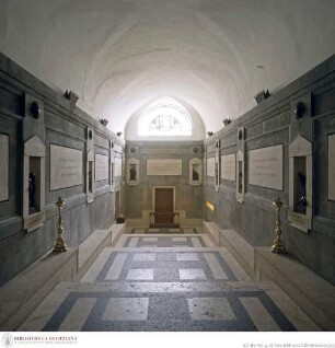 Santa Croce in Gerusalemme, Cappella delle Reliquie, Korridor mit Kreuzweg