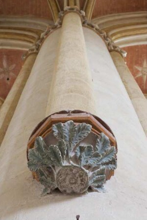 Dienstkonsole mit Laubwerk
