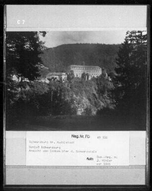 Schwarzburg. Schloss Schwarzburg. Ansicht vom linken Ufer des Schwarzatals