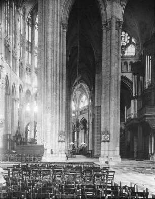 Beauvais, Kathedrale St. Pierre, südlicher Chorumgang nach Osten