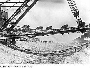 Havelkanal. Bau des Havelkanals 1951/1952. Eimerkettenbagger bei der Arbeit
