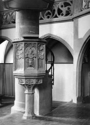 Kanzel : Kanzel. Stein, gefasst (1468). Mosbach Odenwaldkreis (Baden-Württemberg), Stadtkirche