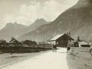 Tumpen im Ötztal. Straßenbild mit Blick talaufwärts