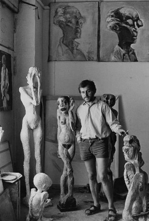 Der Bildhauer und Maler Hans-Jürgen Scheib in seinem Atelier