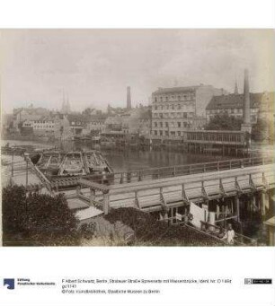 Berlin, Stralauer Straße Spreeseite mit Waisenbrücke