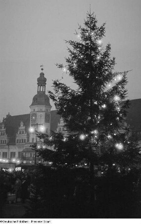 Leipziger Weihnachtsmarkt bei Dunkelheit
