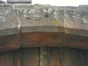 Stadtbild - Hofanlage im Osten an der Burgstraße - großes Hoftor mit Gewände-Schlußstein mit Jahr 1776 im Detail