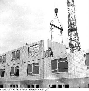 Bau - Plattenbauten (mit Gratulation für erste Mieter)