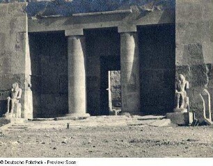 Kleiner Tempel am Fuß der Cheops-Pyramide