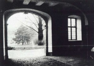 Durchgang zum Schlossplatz durch das Dikasterialgebäude. Detmold. Sammlung Starke