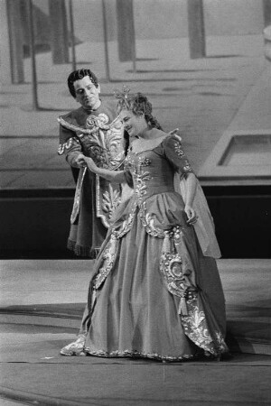 Szenenbilder aus der Oper "Idomeneo" von W. A. Mozart, Libretto G. Varesco, Regie C. Ebert, Dirigent A. Rother, mit E. Haefliger, H. Krebs, L. Rysanek, E. Grümmer, H. H. Nissen, J. Alexander. Städtische Oper Berlin, Premiere 27.01.1956