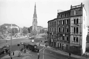 Abriß der Häuser Kapellenstraße 2 und 4 im Zusammenhang mit der Neugestaltung des Durlacher-Tor-Platzes.