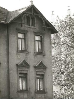 Dresden-Kaditz, Grimmstraße 63. Wohnhaus, Seitenrisalit