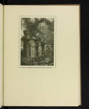 Grabmäler auf dem Hoppenlau-Friedhof in Stuttgart