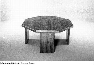 Achteckiger Tisch