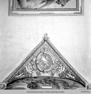 Lünettenfolge mit der Geschichte der Psyche : Gewölbezwickel mit Grotesken und Putto mit leerem Wappenschild