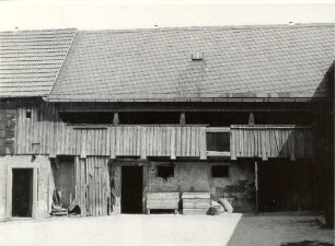 Bauernhof in Säuritz : Bauwesen - Wirtschaftsgebäude und Gehöfte. Ort: Žuricy / Säuritz. Wirtschaftsgebäude mit Galerie (Pferdestall)