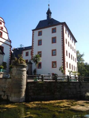 Schloss Kochberg - Haupthaus und Wassergraben : Aufgenommen am 5. September 2010 in der Goethe-Gedenkstätte Schloss Kochberg bei Weimar