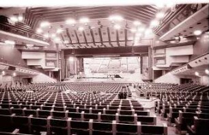 Berlin: ICC; Journalistengruppe Baden-Württemberg; Bühnensaal mit hochgeklapptem Auditorium