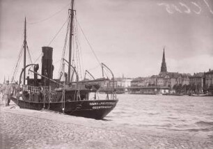 Bremerhaven, Alter Hafen : Bremerhaven. Alter Hafen mit Dampfer "Hans von Pritzbuer" mit Hilfssegeln